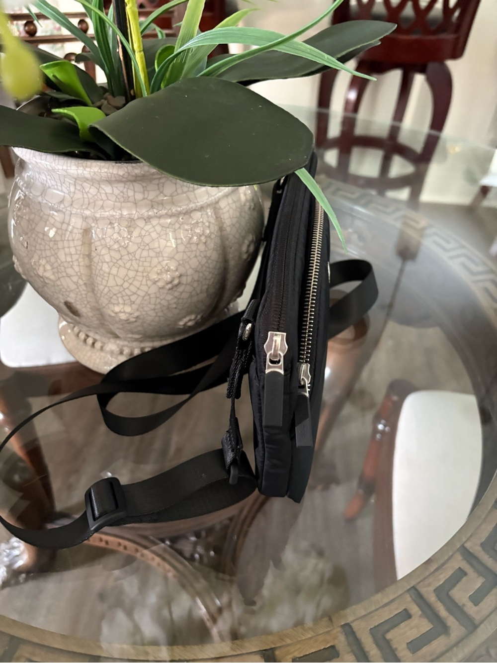 🖤🖤LULULEMON CURVED LINES BLACK NYLON CROSSBODY BAG!🖤🖤 - Picture 3 of 6